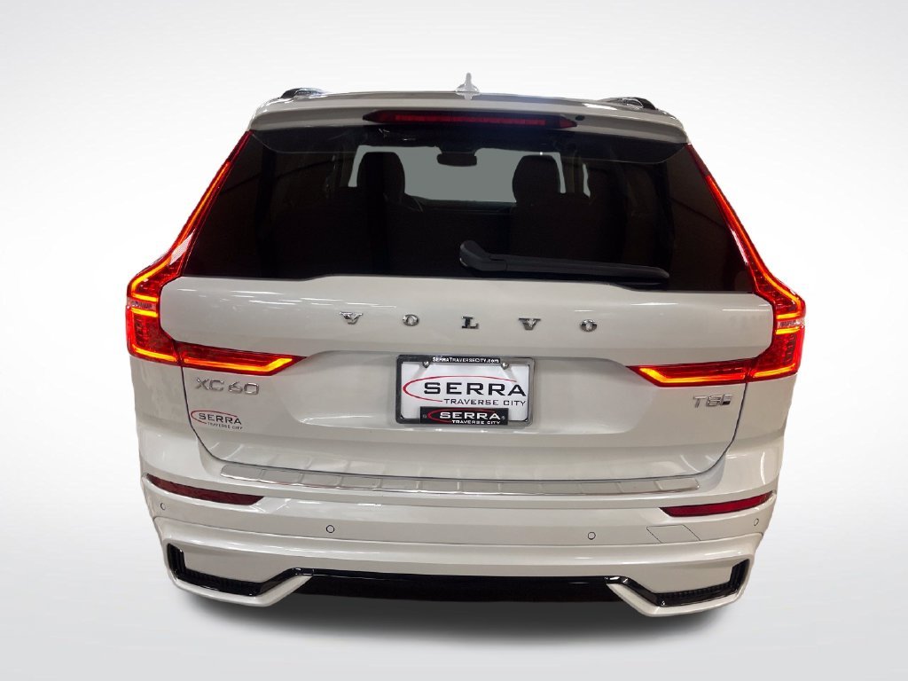 Used 2025 Crystal White Volvo T8 Plus image 5