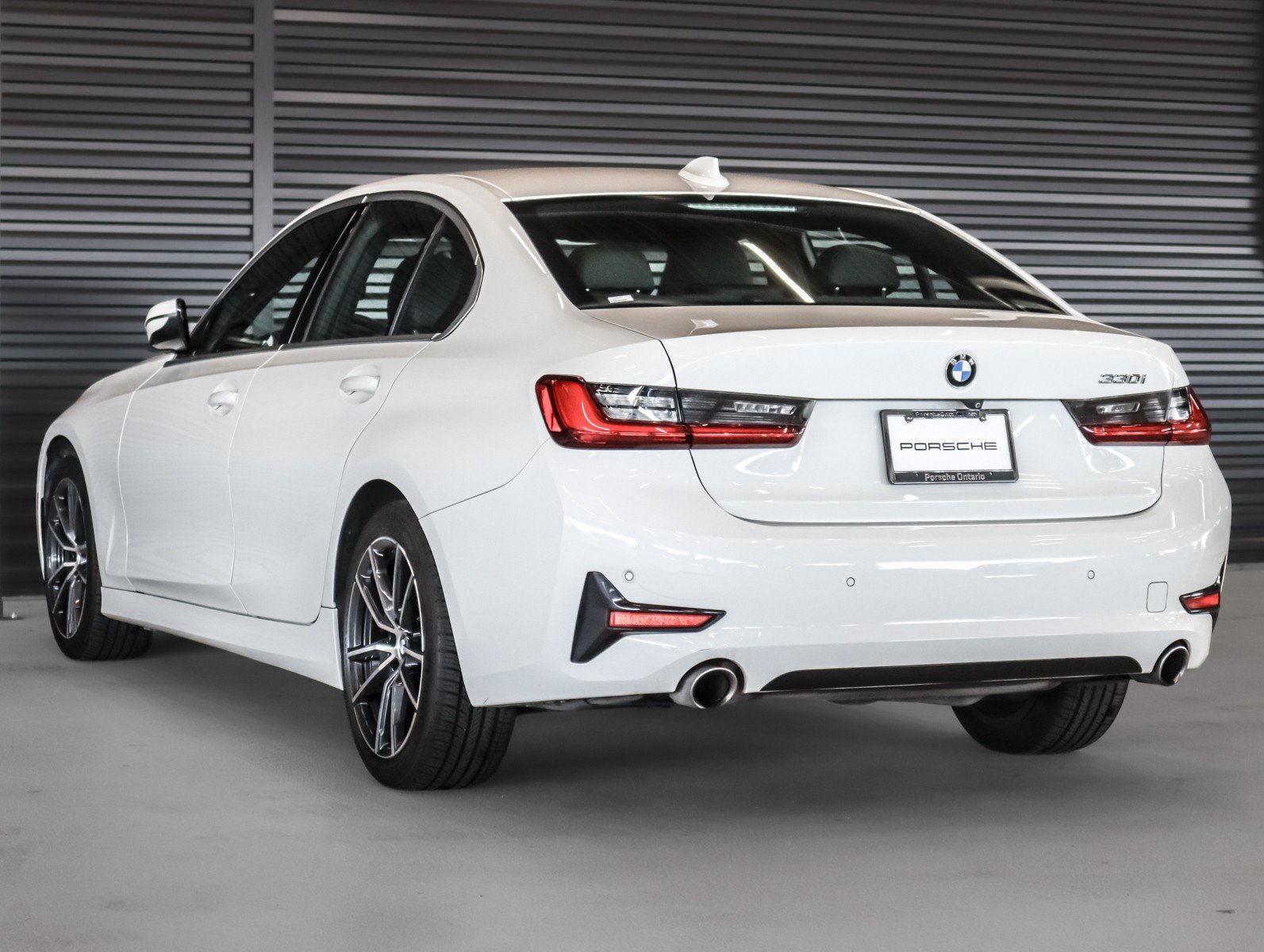 Used 2019 Alpine White BMW 330i image 2