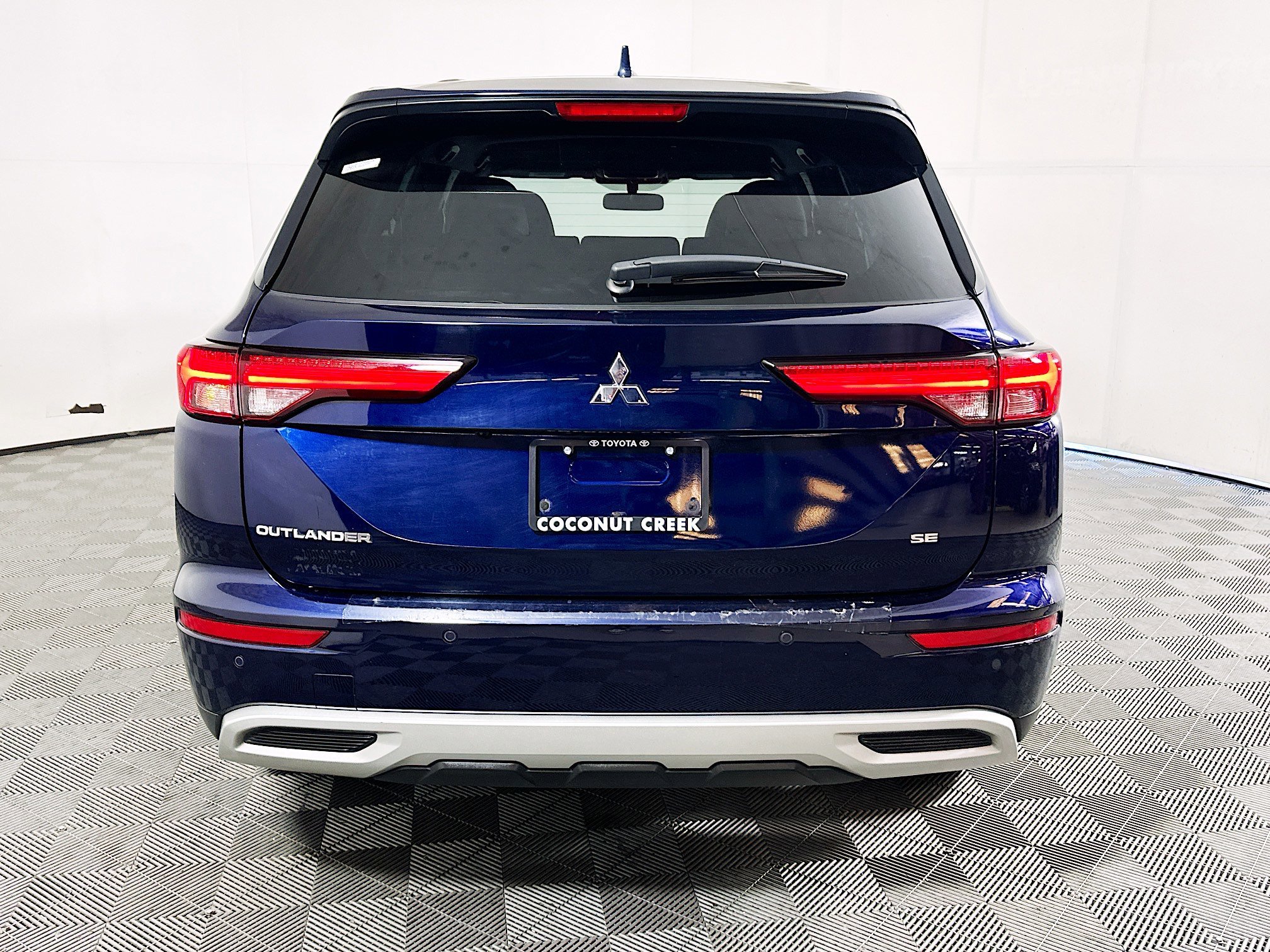 2023 Mitsubishi Outlander thumbnail 6