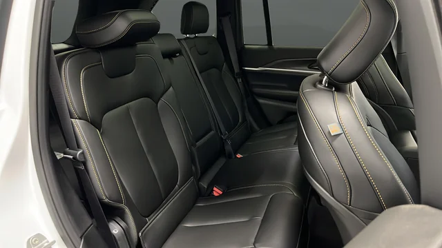 New 2026 Bright White Clear-Coat Exterior Paint Jeep Limited image 24
