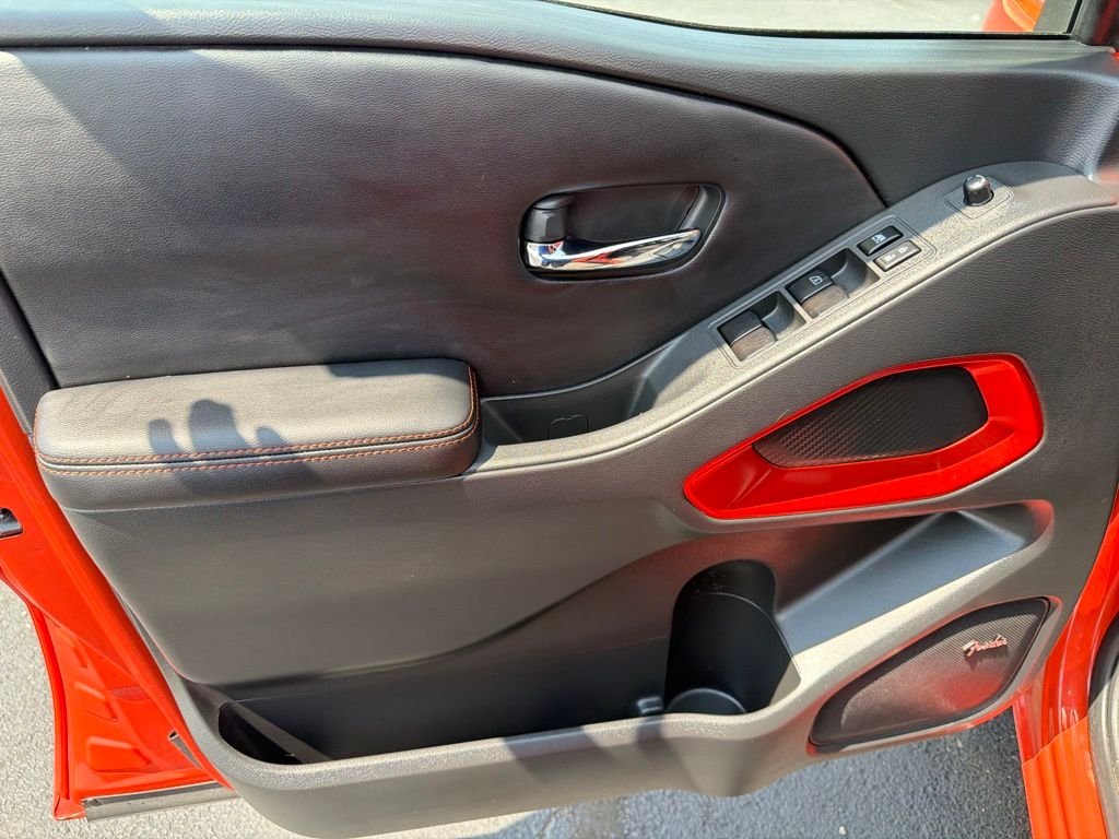 Used 2025 Orange Nissan PRO-4X image 9