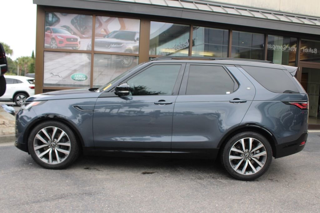 Used 2025 Blue Land Rover Dynamic SE image 9