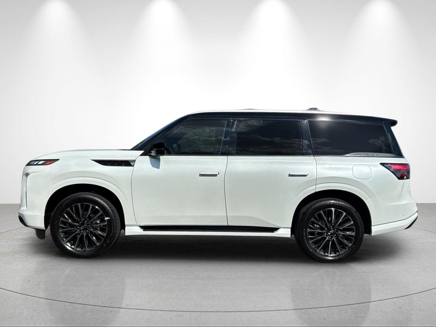 New 2027 2T RADIANT WHIT INFINITI Autograph 4WD image 2