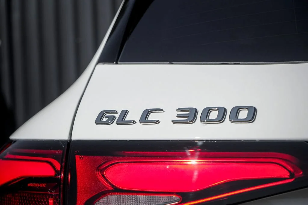 New 2027 Polar White Mercedes-Benz GLC 300 image 43