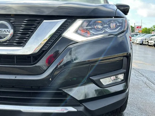 Used 2018 Magnetic Black Nissan SL image 14
