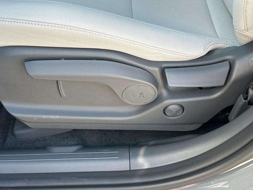 New 2027 Hampton Gray Hyundai SE image 26