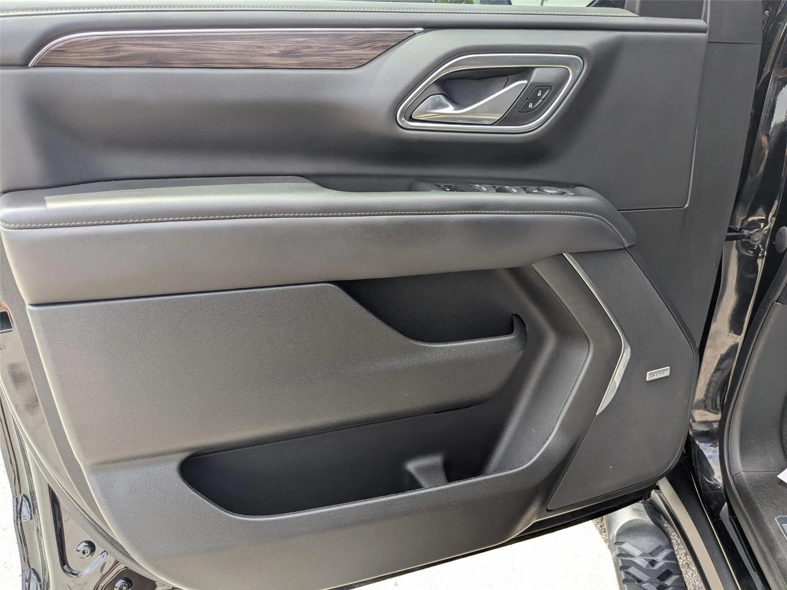 Used 2022 Black Chevrolet Z71 image 11