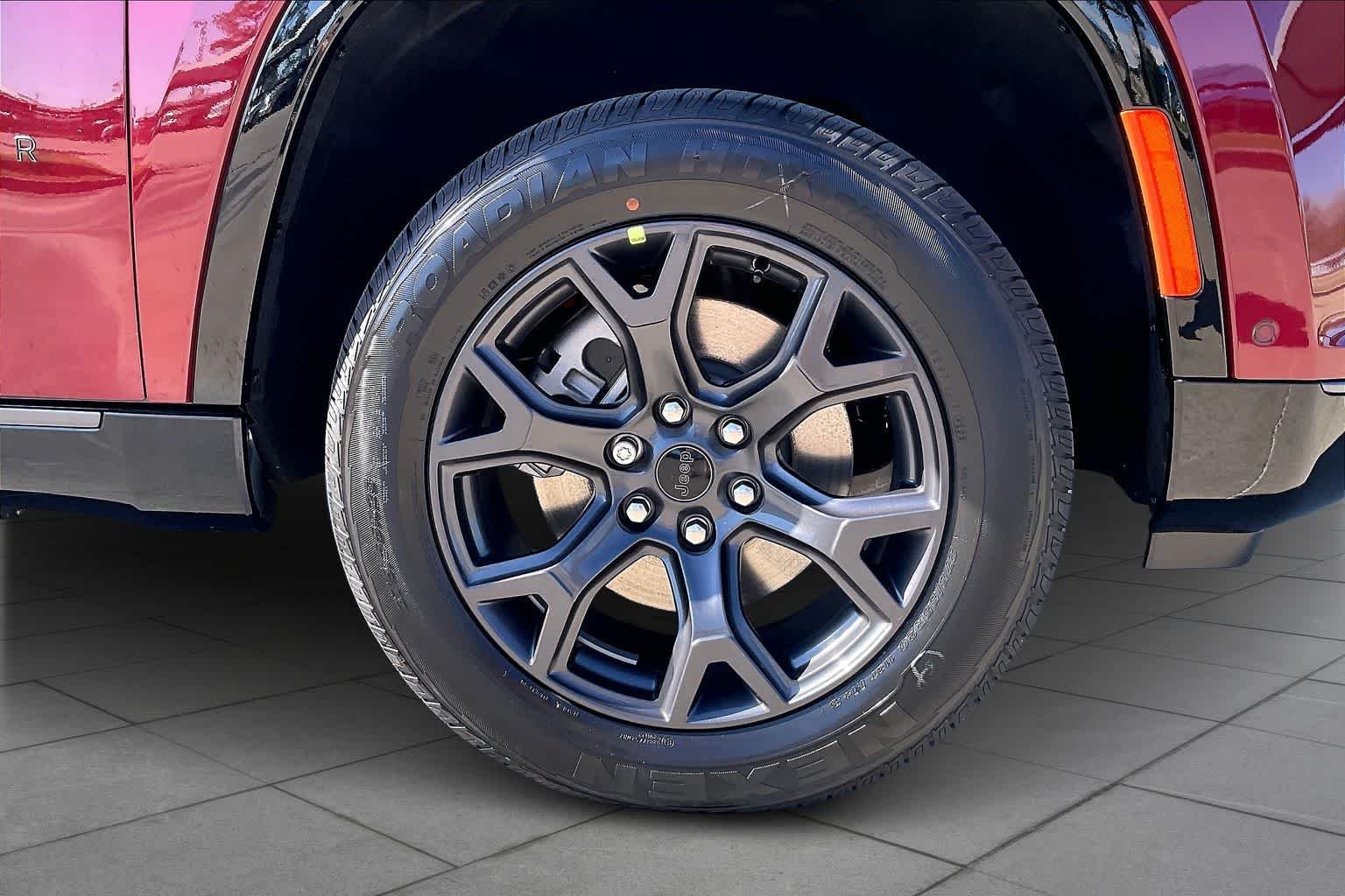 New 2026 Velvet Red Pearl-Coat Exterior Paint Jeep Limited Altitude image 11