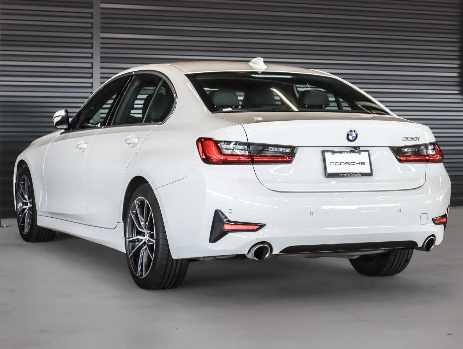 Used 2019 Alpine White BMW 330i image 2