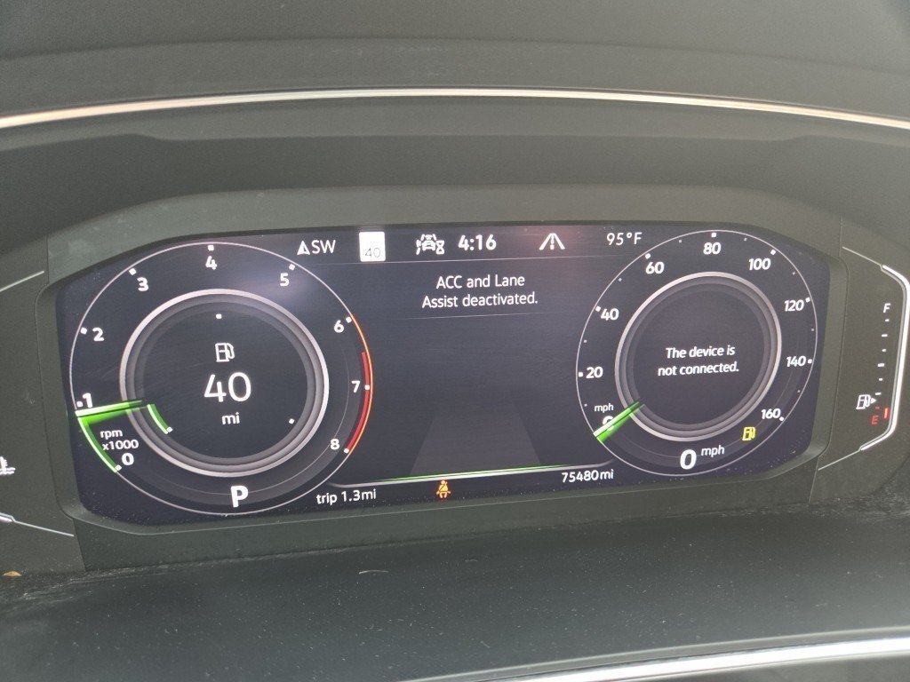Certified Used 2022  Volkswagen 2.0T SEL R-Line image 40