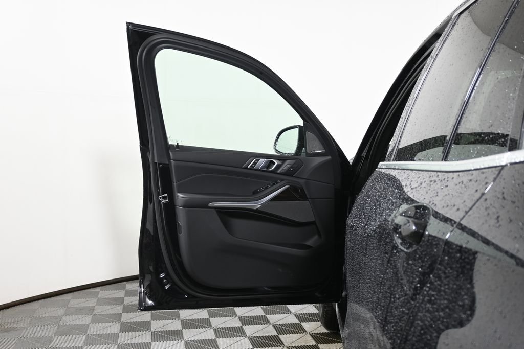 New 2026 Black Sapphire Metallic BMW xDrive40i image 28