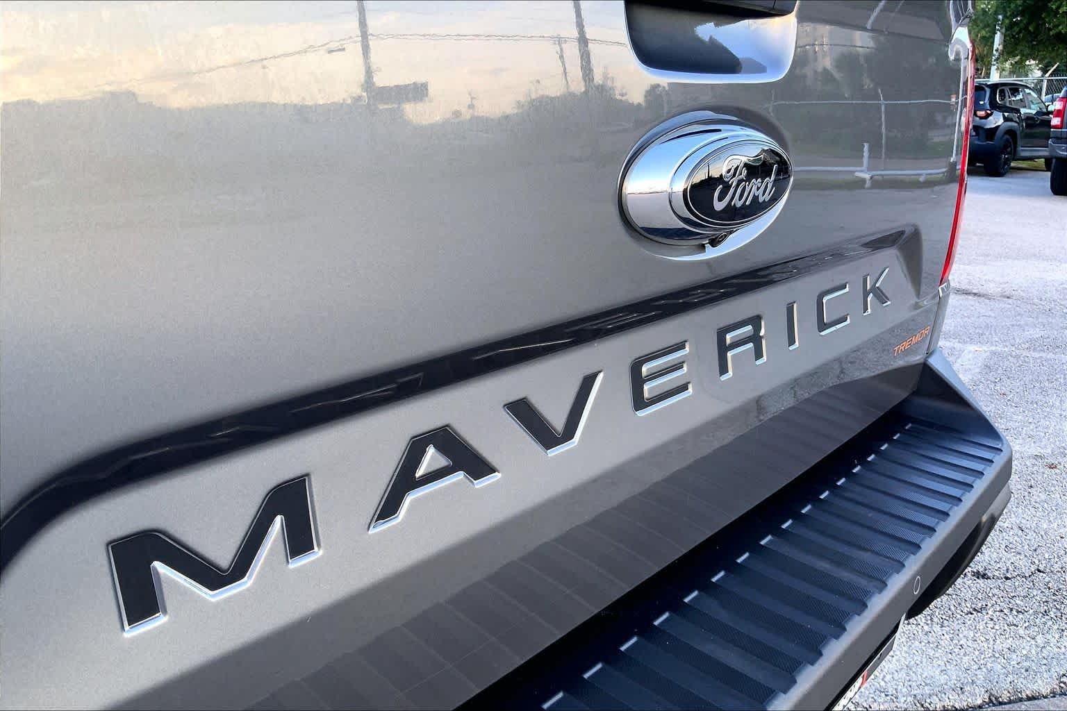 Used 2024 Carbonized Gray Metallic Ford LARIAT Advanced image 31