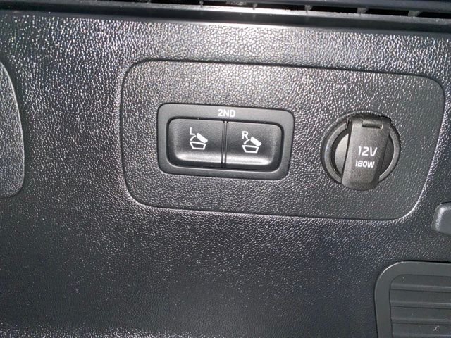 Used 2022 Black Kia S image 37