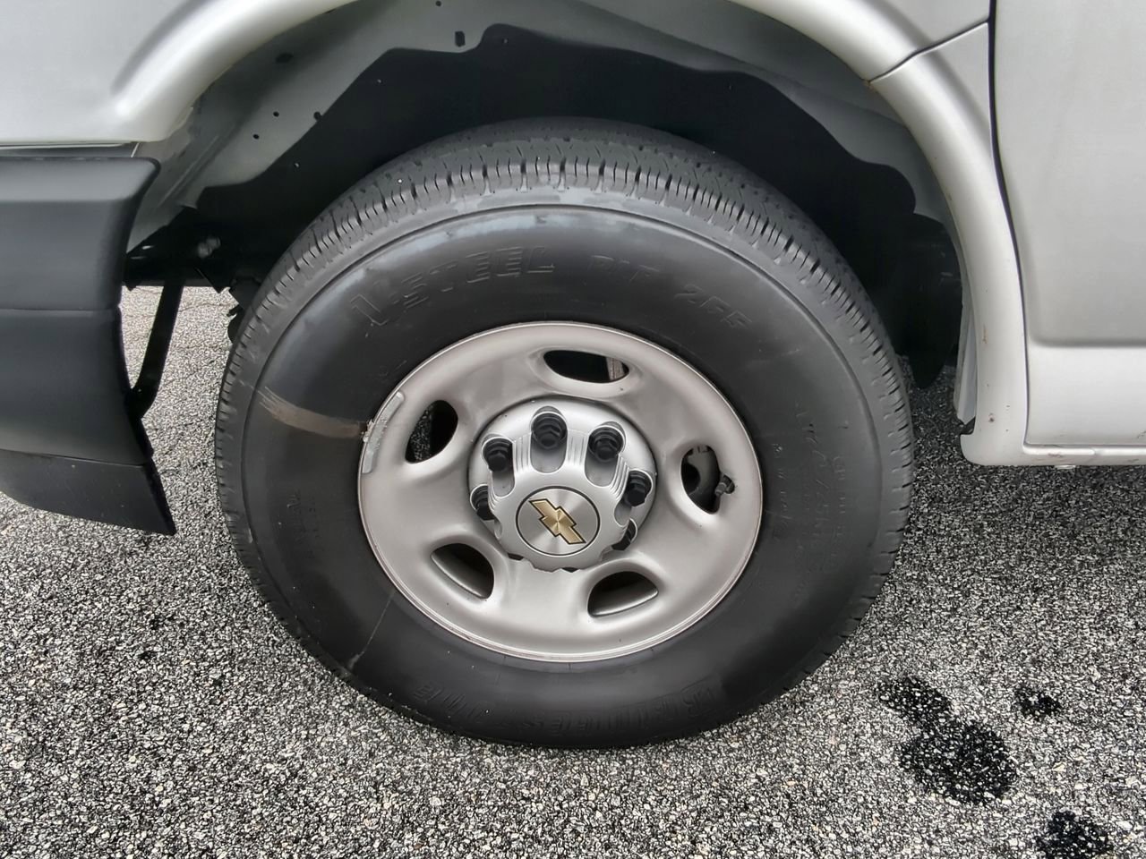 2025 Chevrolet Express Cargo Work Van - Photo 29
