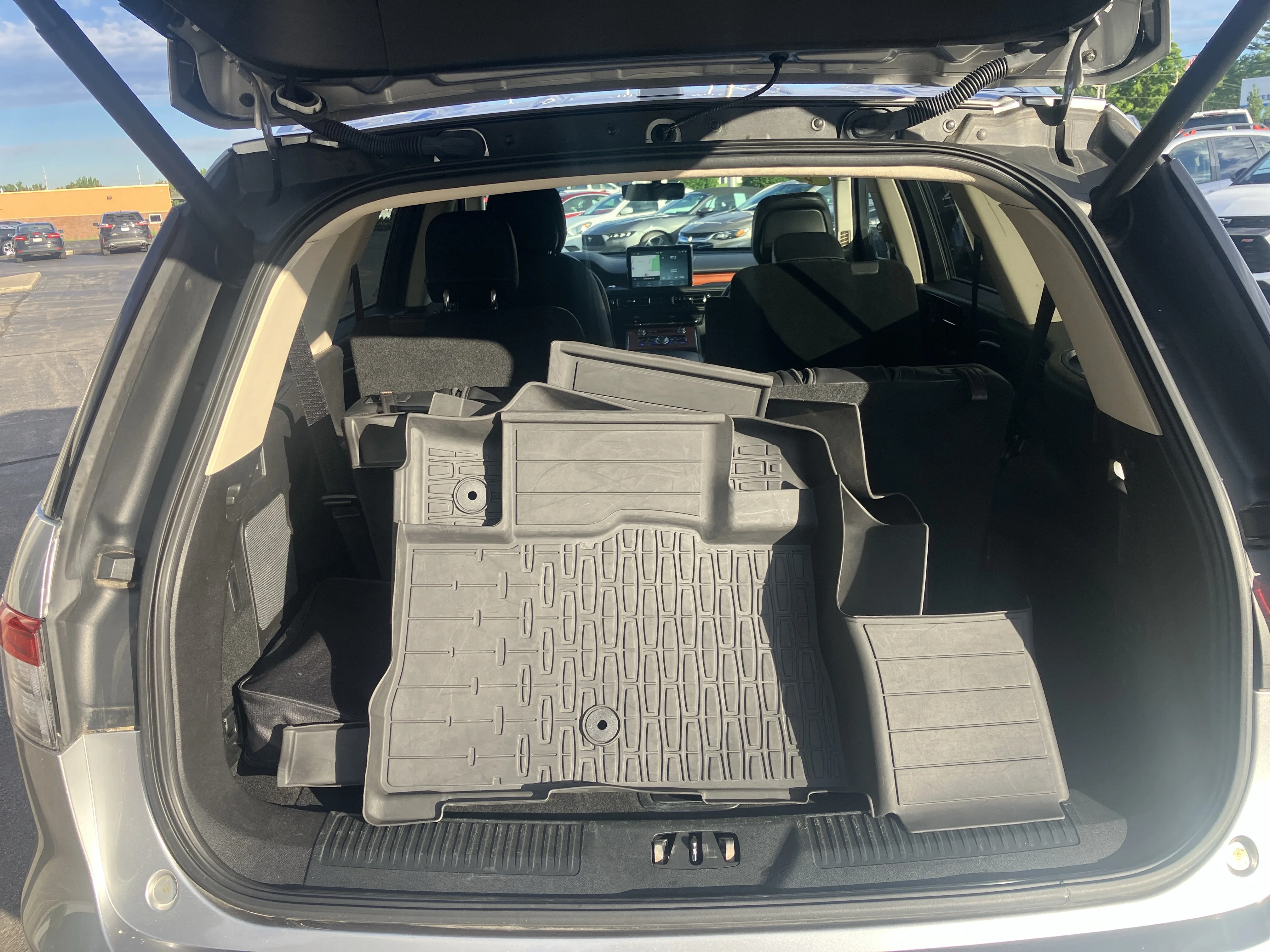 Used 2020 Radiance Metallic Lincoln Grand Touring image 13