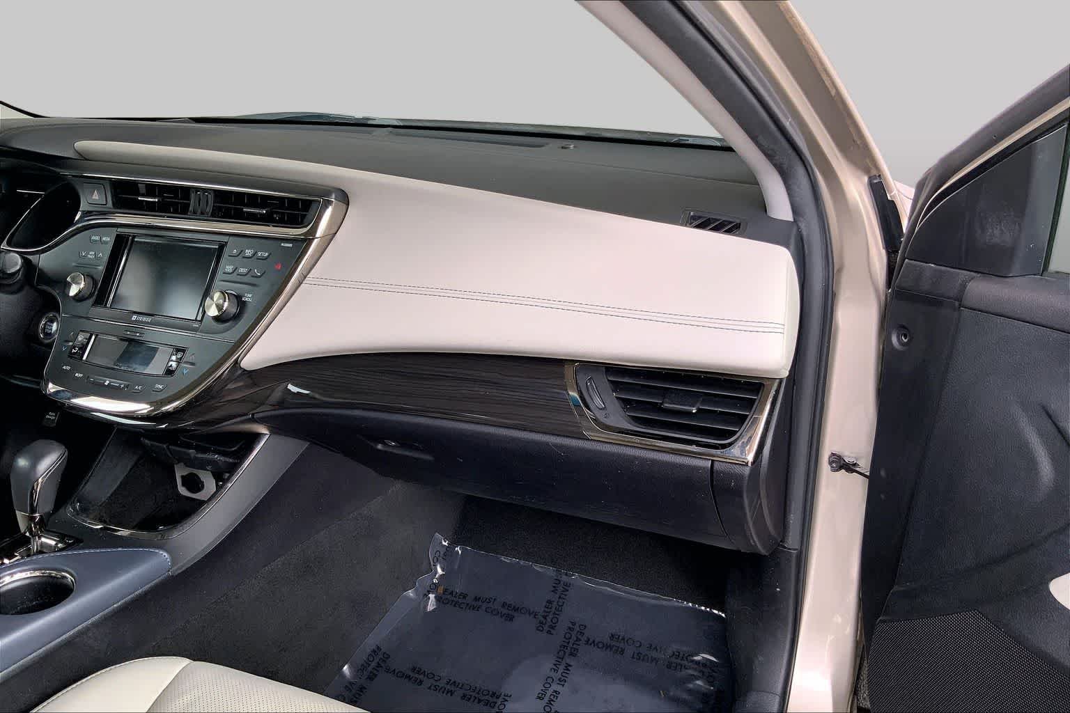 Used 2014 Creme Brulee Mica Toyota XLE image 19