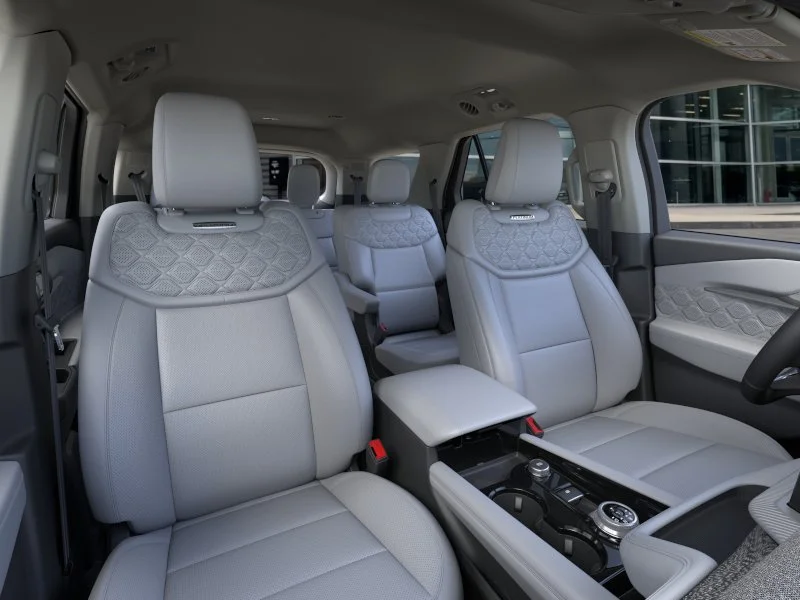 New 2026 Star White Metallic Tri-Coat Ford Platinum™ image 10