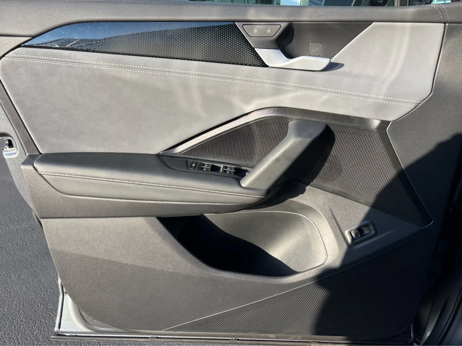 New 2026 PLATINUM GRAY Volkswagen SE image 10