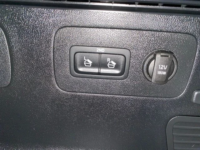 Used 2022 Black Kia S image 37