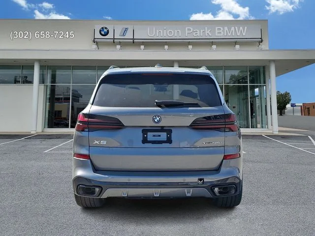 New 2026 Skyscraper Grey Metallic BMW xDrive50e image 5