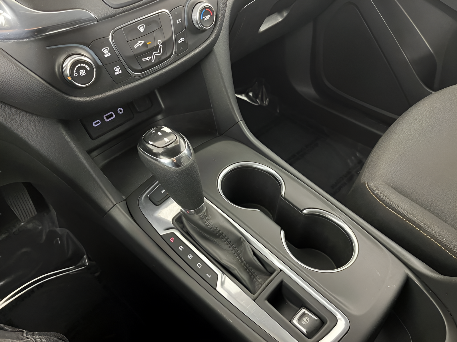 Used 2021 Silver Ice Metallic Chevrolet LT image 22