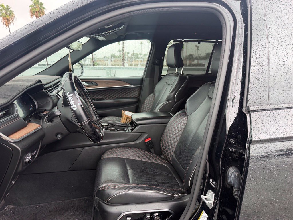 Used 2023 Diamond Black Jeep Summit image 5