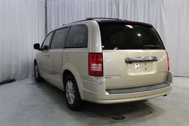 Used 2010 Gold Chrysler Touring image 20