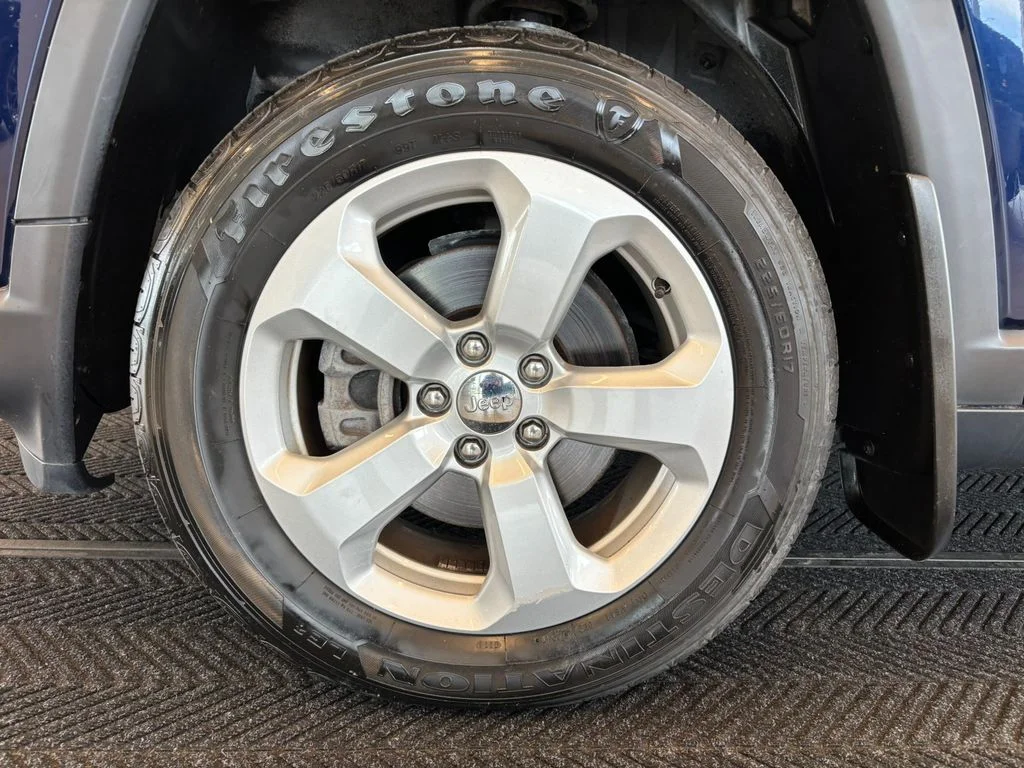 Used 2018 Blue Jeep Latitude image 12