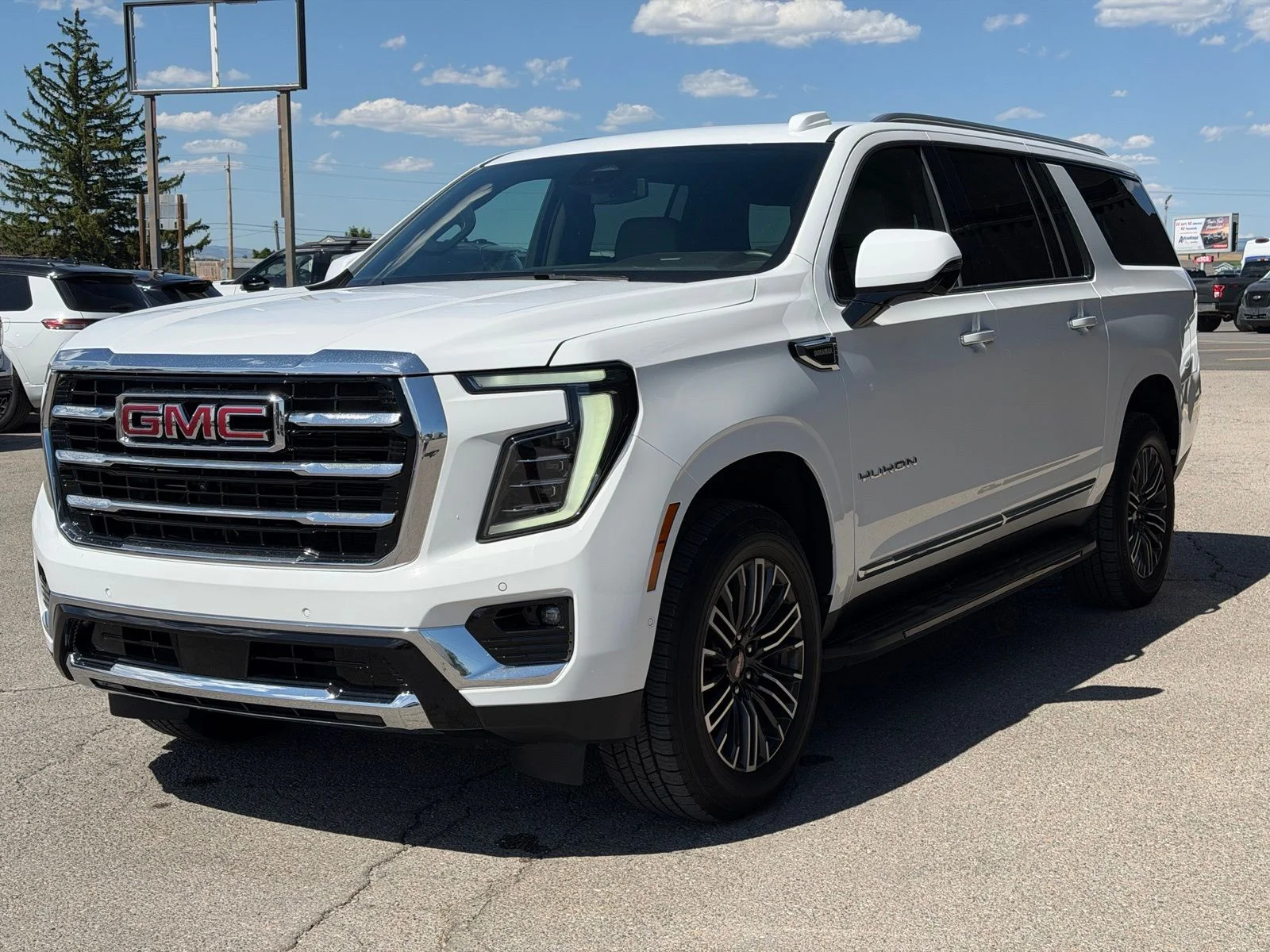 Used 2025 White GMC Elevation image 10