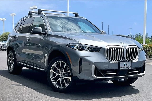 New 2026 Skyscraper Grey Metallic BMW xDrive40i image 2