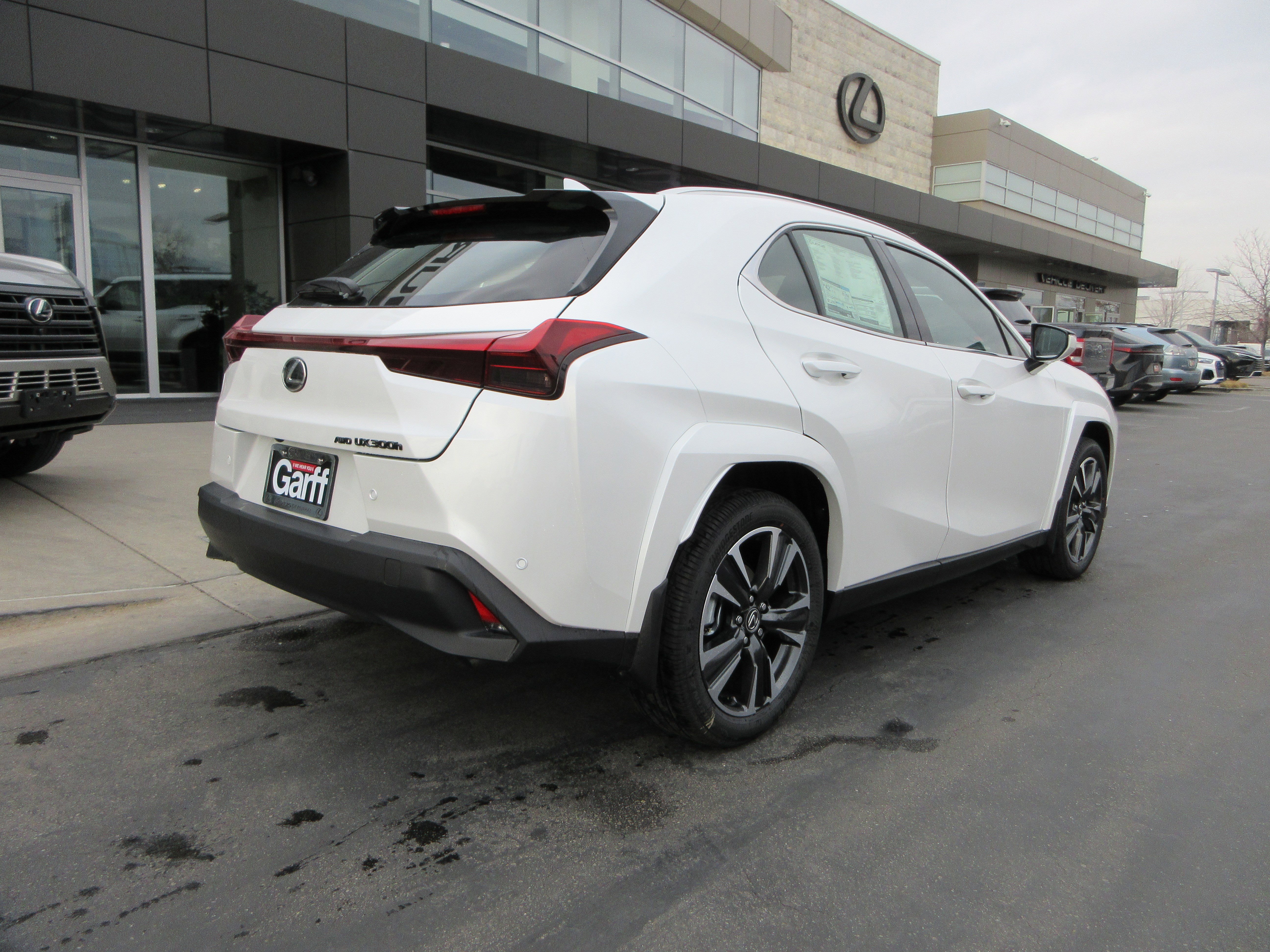 2025 Lexus UX 300h Premium - Photo 9