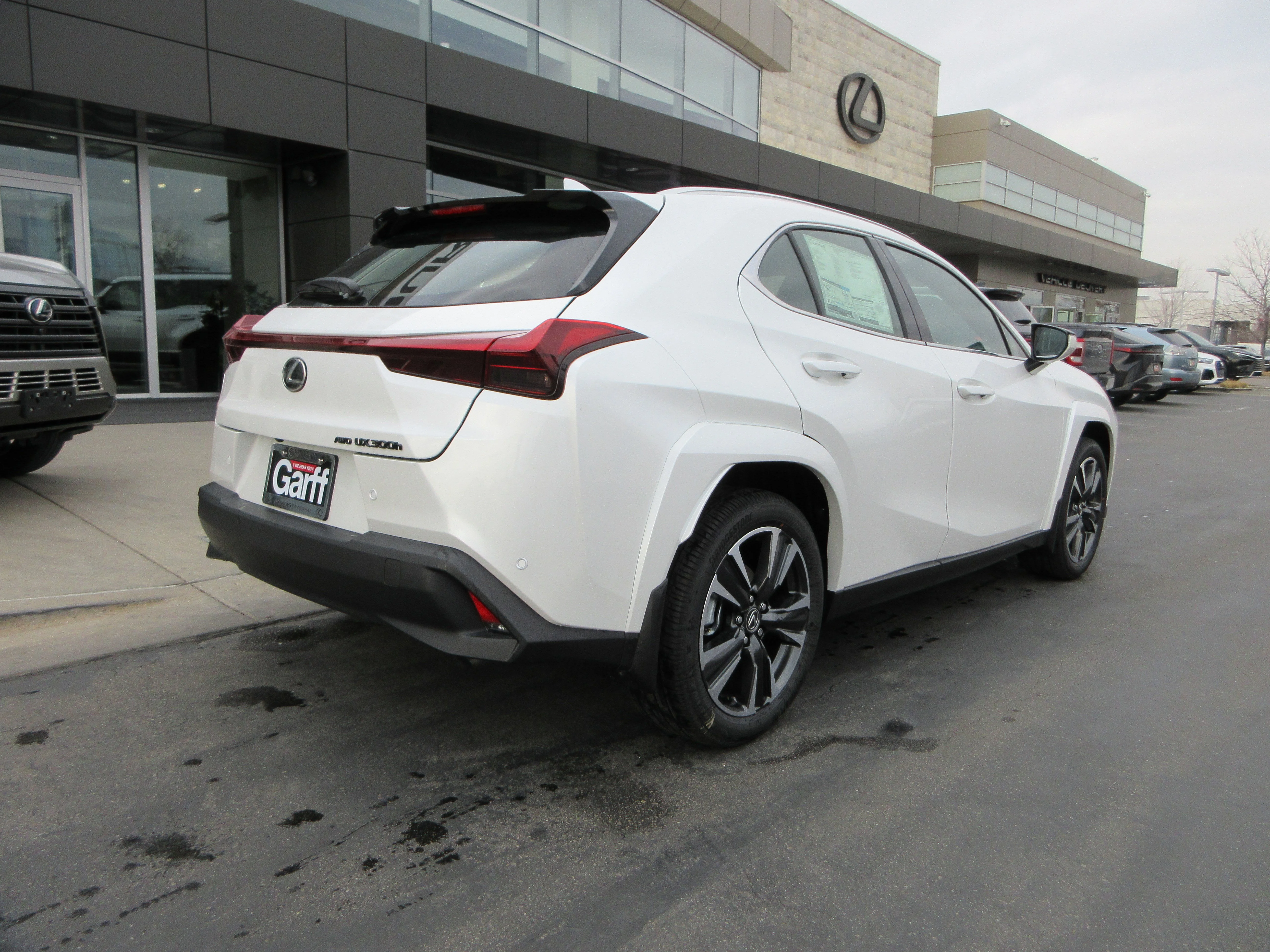 2025 Lexus UX 300h Premium - Photo 9