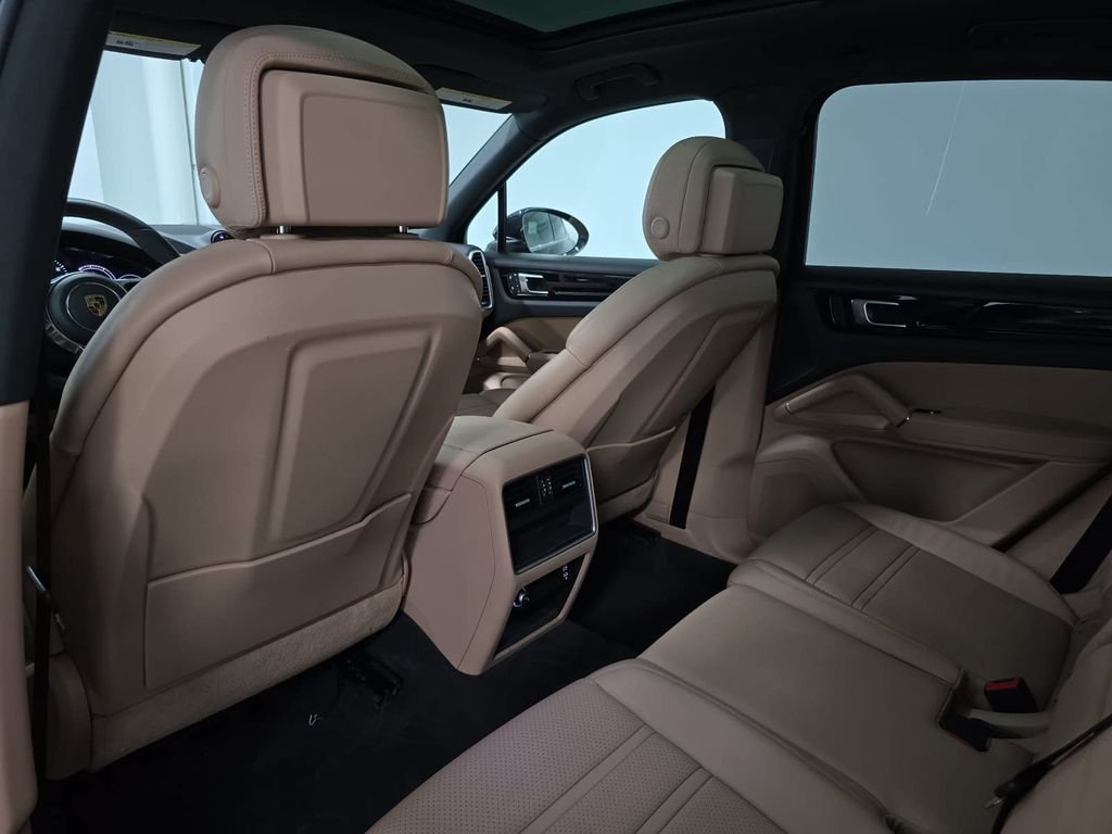 Certified Used 2023  Porsche Base image 28