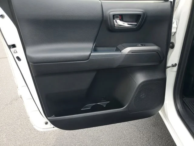 Used 2018 Super White Toyota SR5 image 25