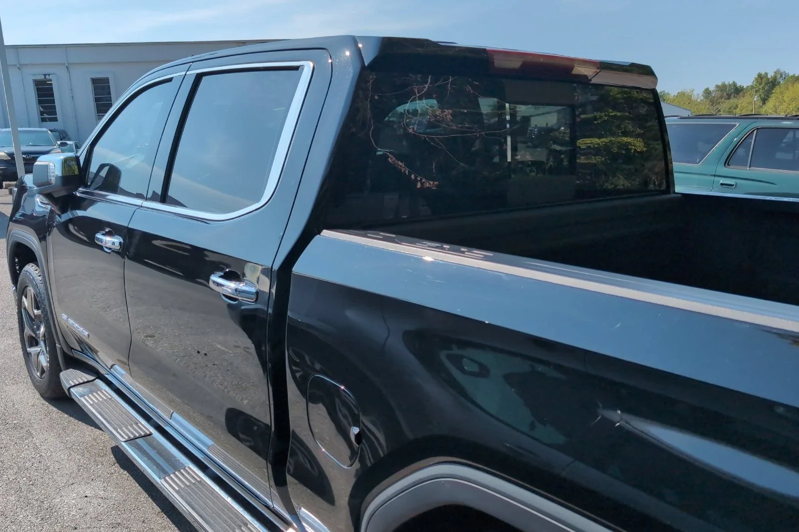 Used 2024 Onyx Black GMC SLT image 7