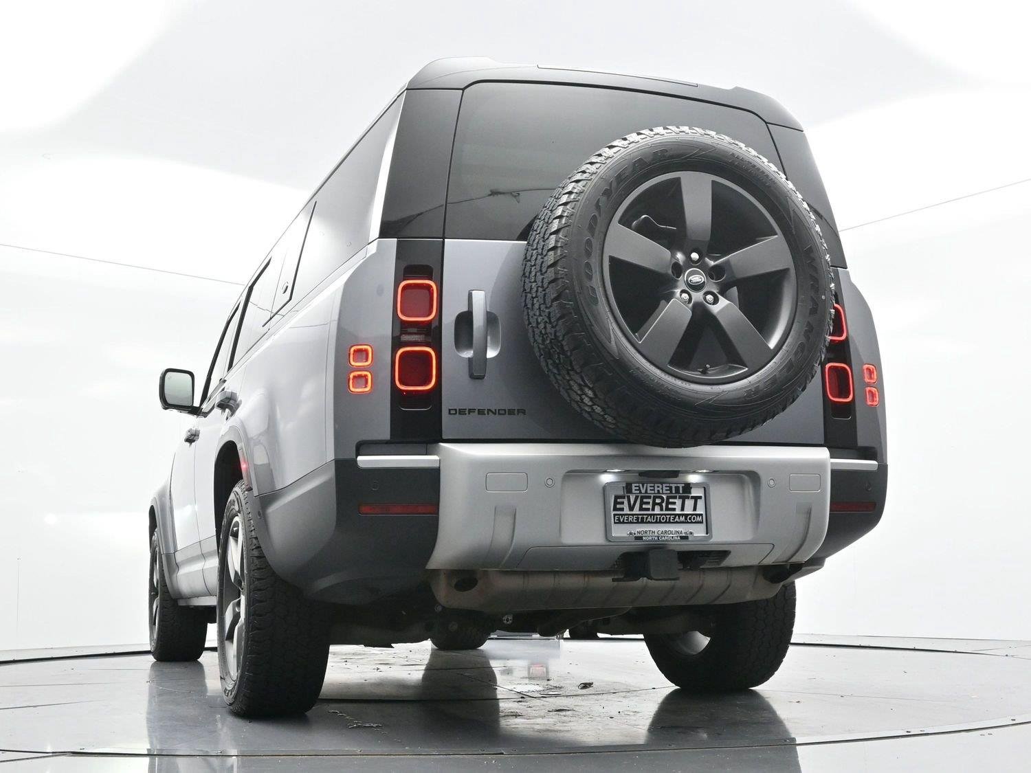Used 2024 Eiger Grey Metallic Land Rover S image 57