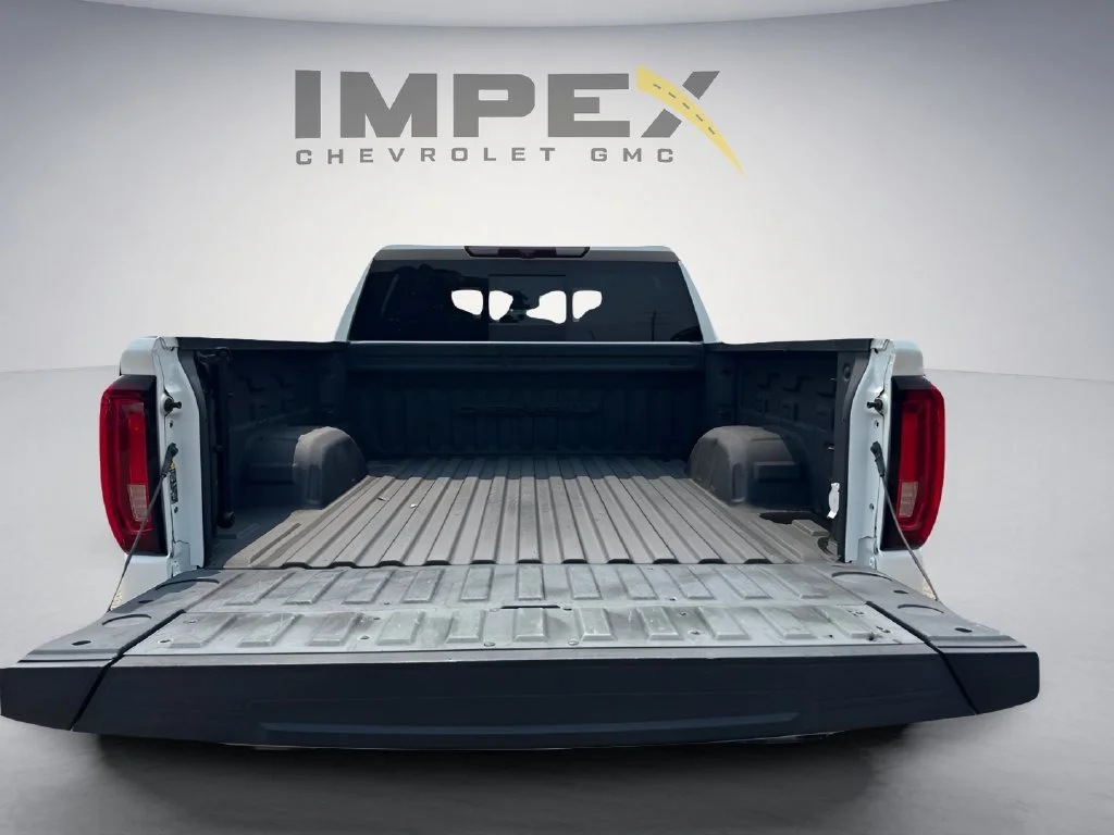 Used 2022 White Frost Tricoat GMC Denali image 33