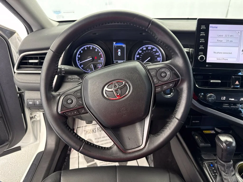 Used 2022 Off-white Toyota SE image 26