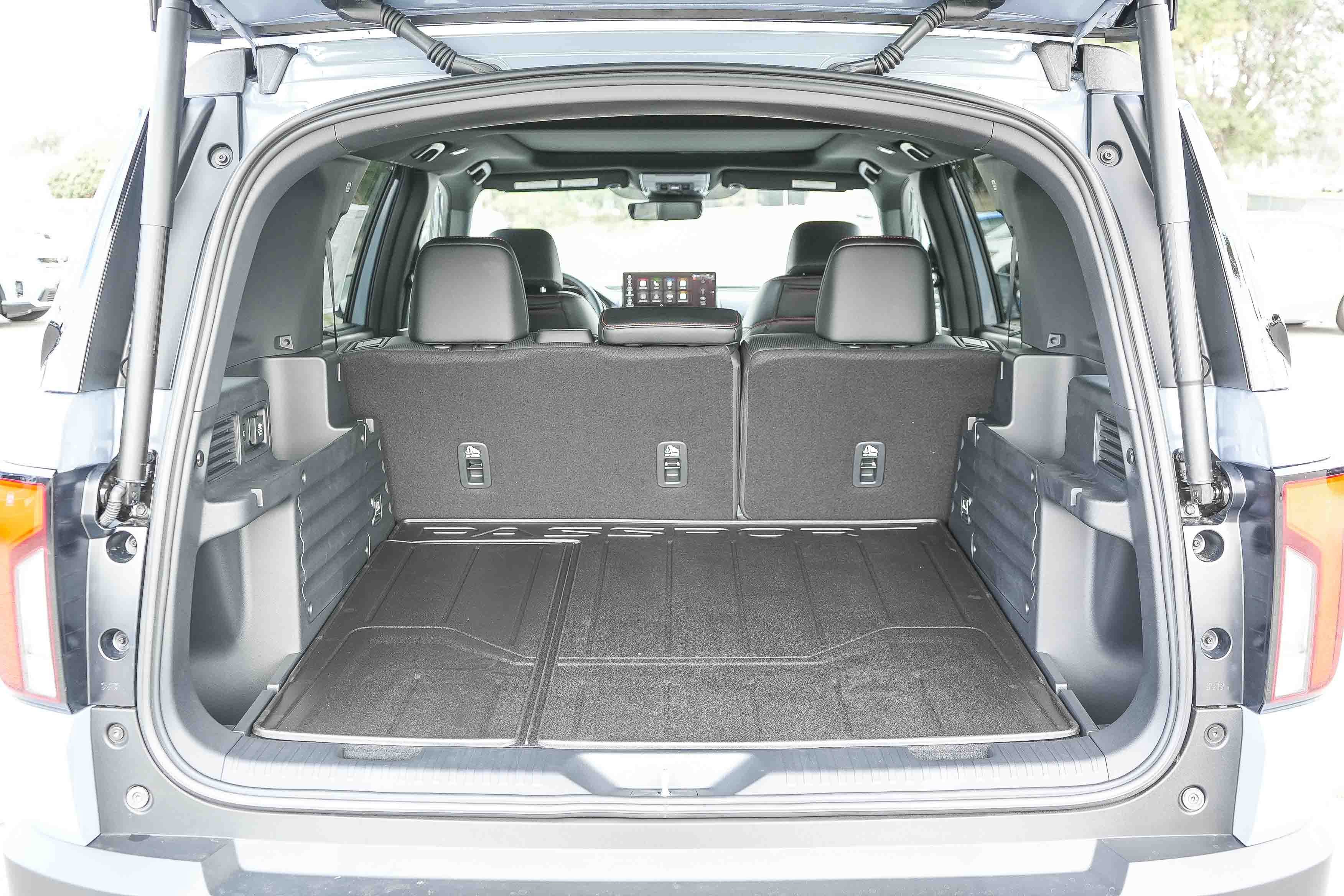 New 2026 Sonic Gray Pearl Honda TrailSport Elite Blackout image 12