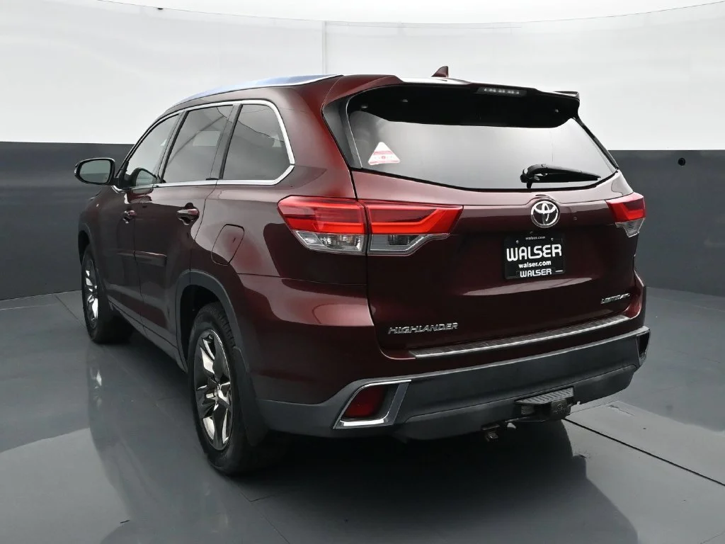Used 2018 Ooh La La Rouge Mica Toyota Limited Platinum image 6