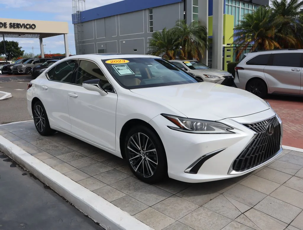 Used 2023 White Lexus 350 image 3