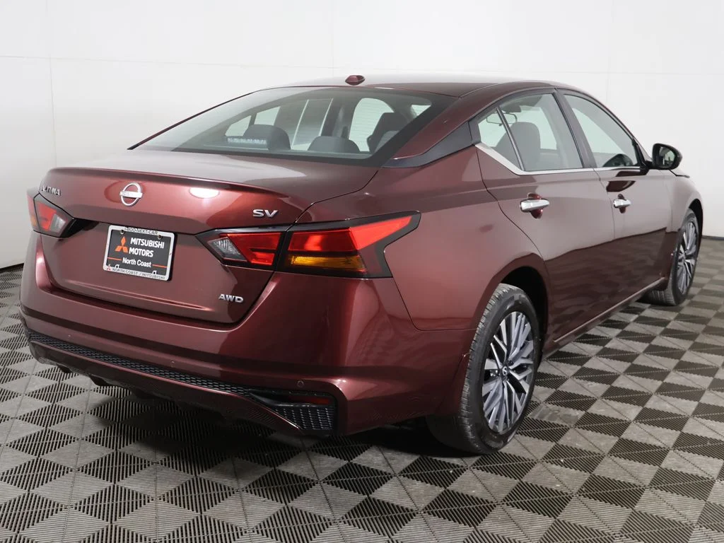 Used 2024 Red Nissan 2.5 SV image 7