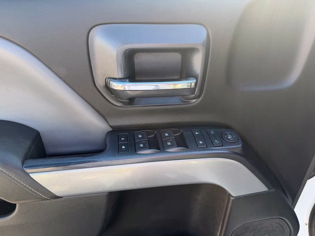 Used 2015 White Chevrolet LT image 10
