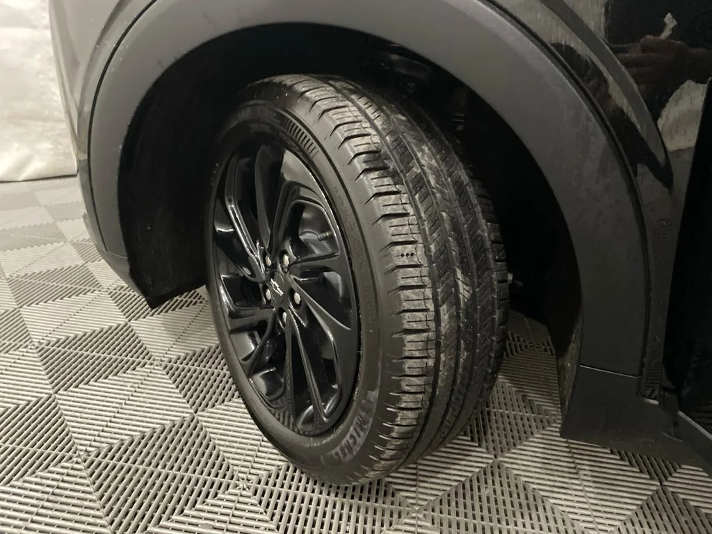 2027 Chevrolet Bolt RS - Photo 27