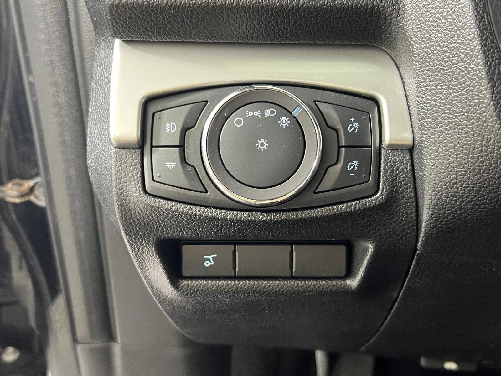 Used 2017 Shadow Black Ford XLT image 17