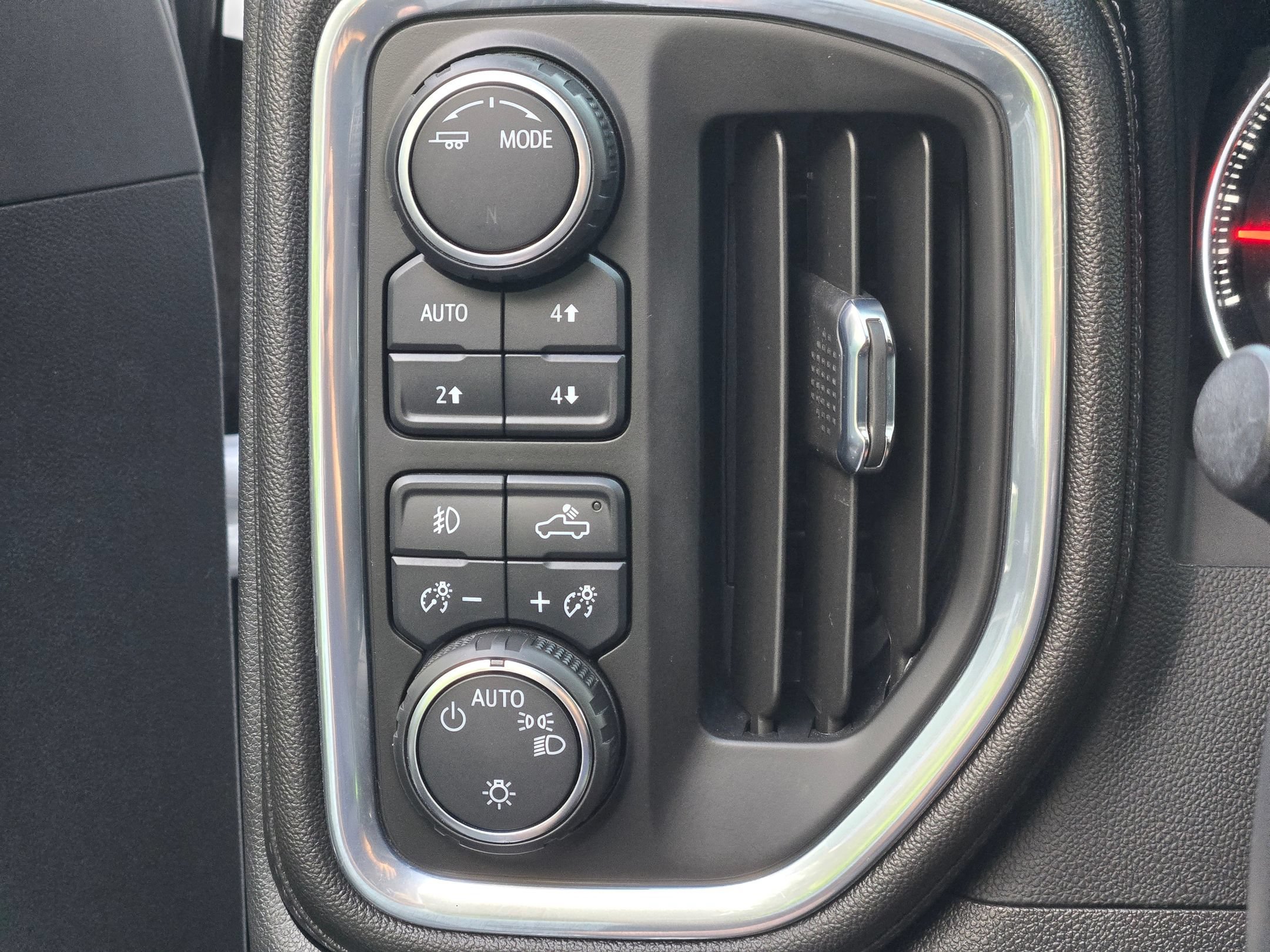 Used 2022 Iridescent Pearl Tricoat Chevrolet RST image 25
