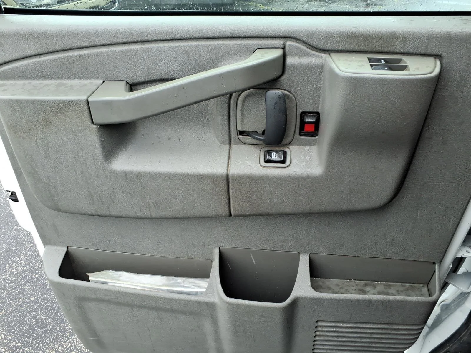Used 2016 Summit White Chevrolet Paratransit image 23