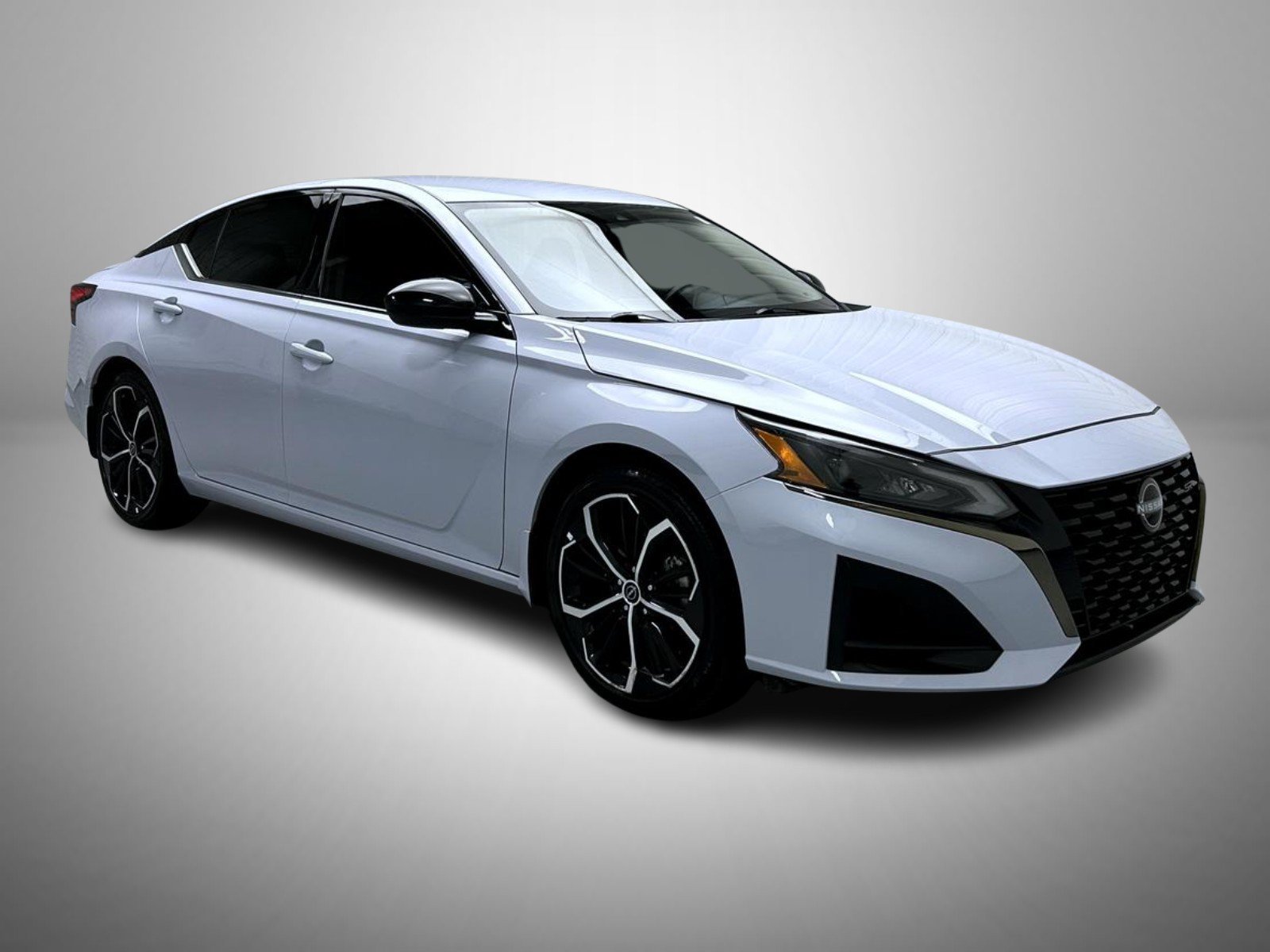 Used 2024 Gray Nissan 2.5 SR image 3