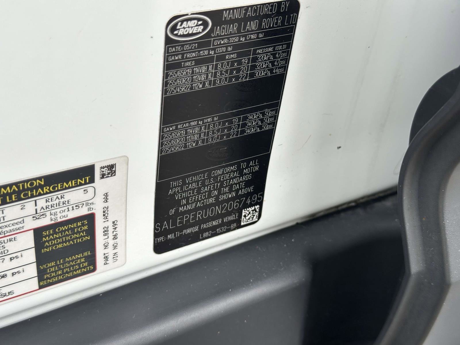 Used 2022  Land Rover SE image 16