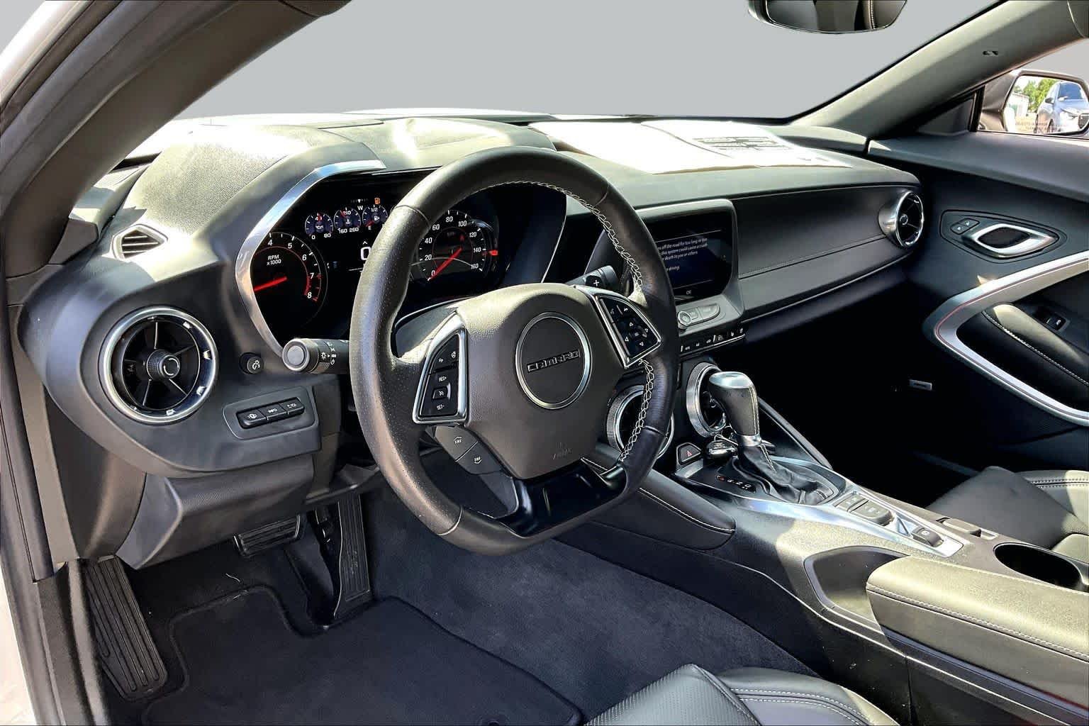Used 2024 Summit White Chevrolet 3LT image 16